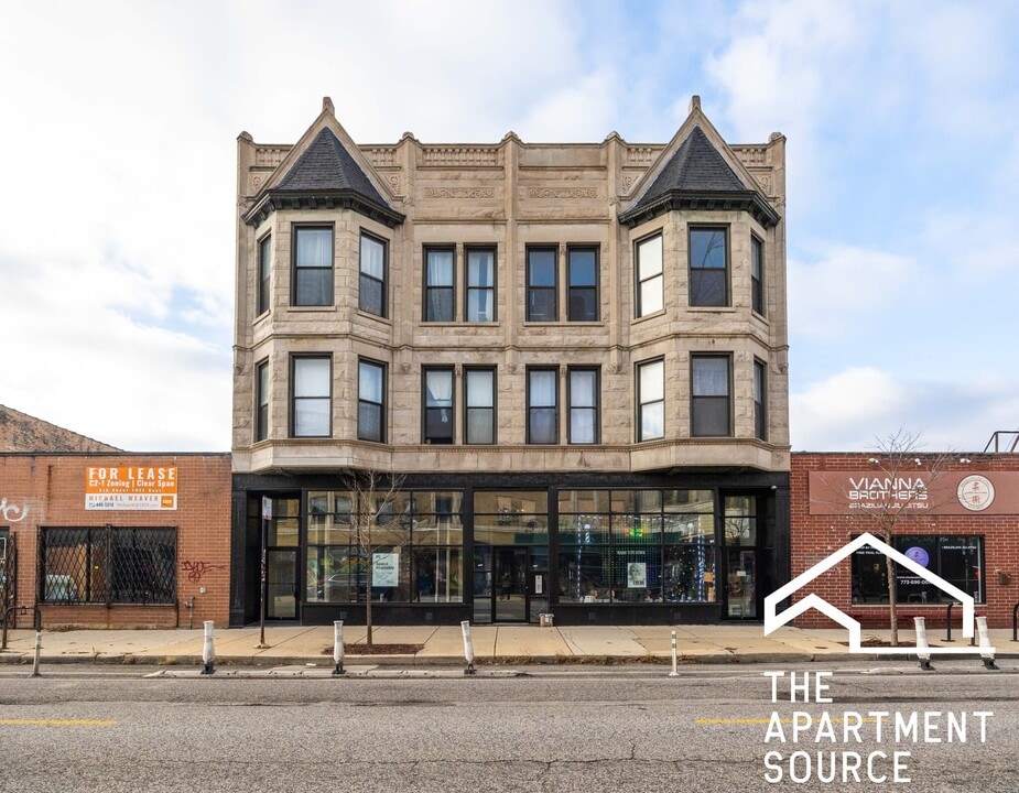 2124 N Milwaukee Ave, Unit 3F in Chicago, IL - Building Photo