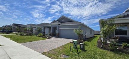 1029 Holden Wy in Eagle Lake, FL - Foto de edificio - Building Photo