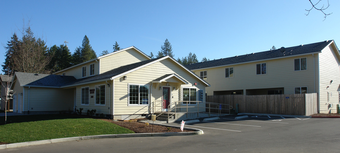 25160 E Broadway in Veneta, OR - Building Photo