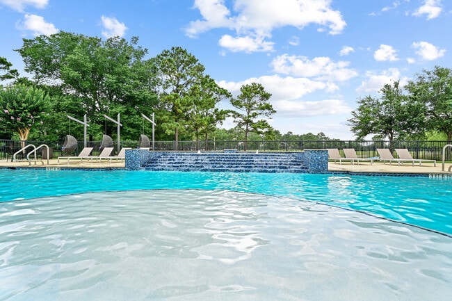 Beacon Lakes in Dickinson, TX - Foto de edificio - Building Photo