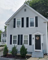 19D Sigourney St in Worcester, MA - Building Photo