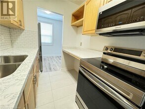 655 Fennell Ave E in Hamilton, ON - Building Photo - Building Photo