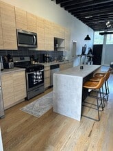 1423 W Augusta Blvd, Unit 1 in Chicago, IL - Building Photo - Building Photo