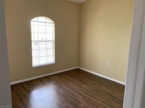 365 Stella Maris Dr N, Unit 4-1 in Naples, FL - Building Photo - Building Photo