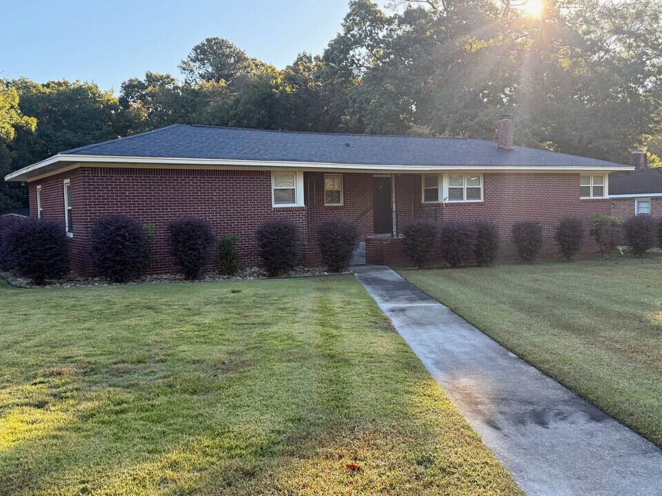 924 Ontario Dr in West Columbia, SC - Building Photo