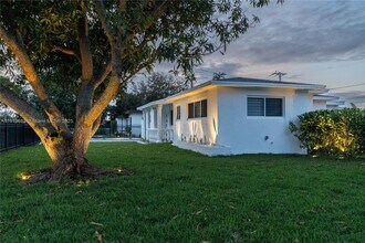 1331 NE 160th St in North Miami Beach, FL - Building Photo - Building Photo
