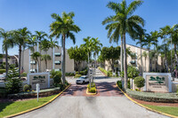 Hammocks Trails in Miami, FL - Foto de edificio - Building Photo