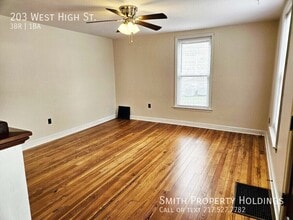 203 W High St in New Oxford, PA - Building Photo - Building Photo