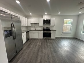 7804 Crestview Dr in Houston, TX - Building Photo - Building Photo