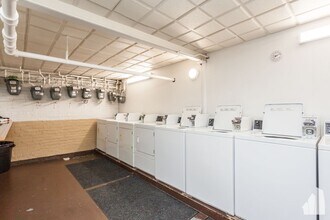5937 N Paulina St, Unit 3W in Chicago, IL - Foto de edificio - Building Photo