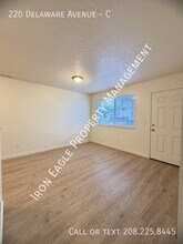 220 Delaware Ave in Nampa, ID - Building Photo - Building Photo