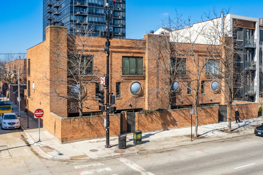 1300 N La Salle Dr in Chicago, IL - Building Photo