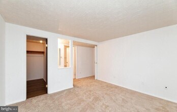 4400G Groombridge Way, Unit 4400G in Alexandria, VA - Building Photo - Building Photo