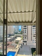 2415 Ala Wai Blvd in Honolulu, HI - Building Photo - Building Photo