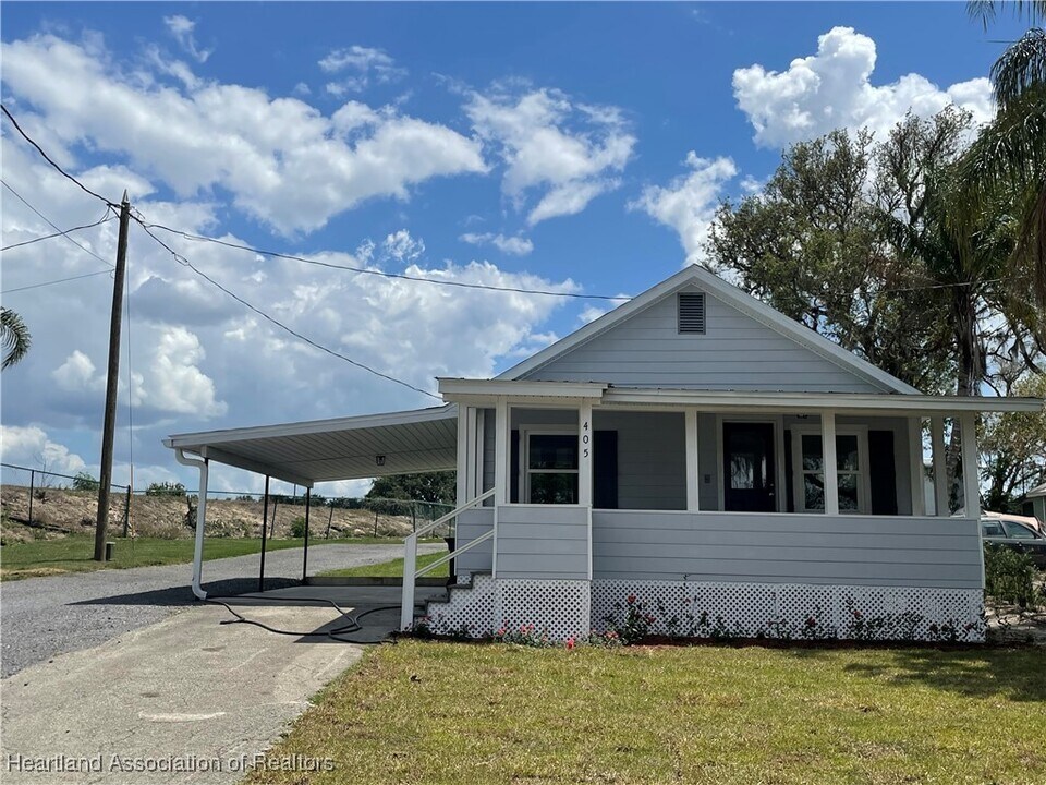 405 W Lake Isis Ave in Avon Park, FL - Building Photo