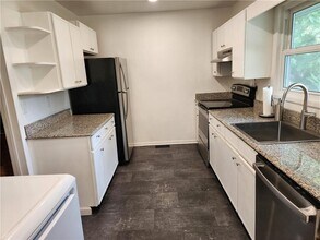 2037 Lively Ridge Rd NE in Atlanta, GA - Building Photo - Building Photo