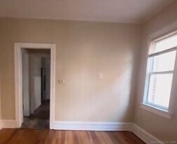 289 Dover St in Bridgeport, CT - Building Photo