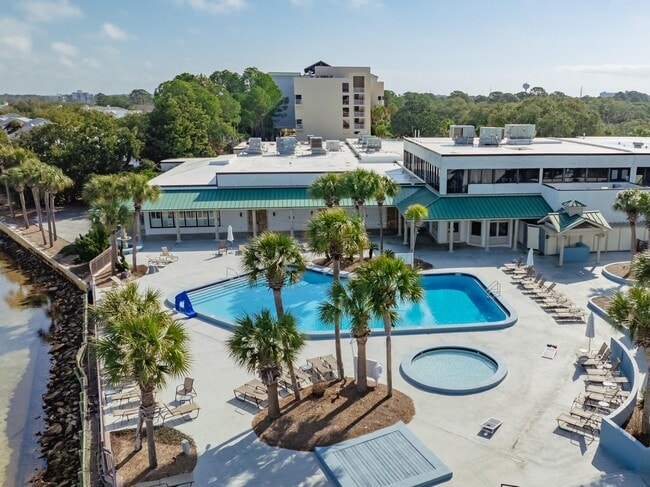 200 Sandestin Blvd W in Miramar Beach, FL - Foto de edificio - Building Photo