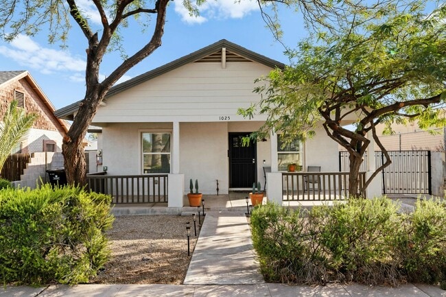 property at 1025 E Portland St