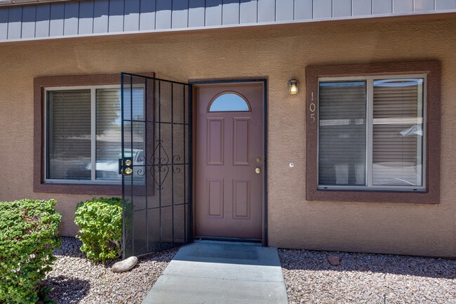 Bella Rosa Apartments in Mesa, AZ - Foto de edificio - Building Photo