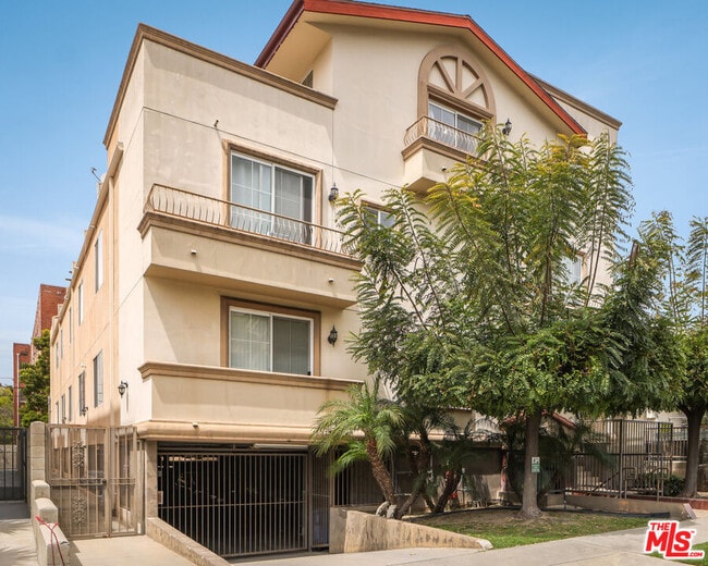 109 S St Andrews Pl in Los Angeles, CA - Building Photo - Building Photo