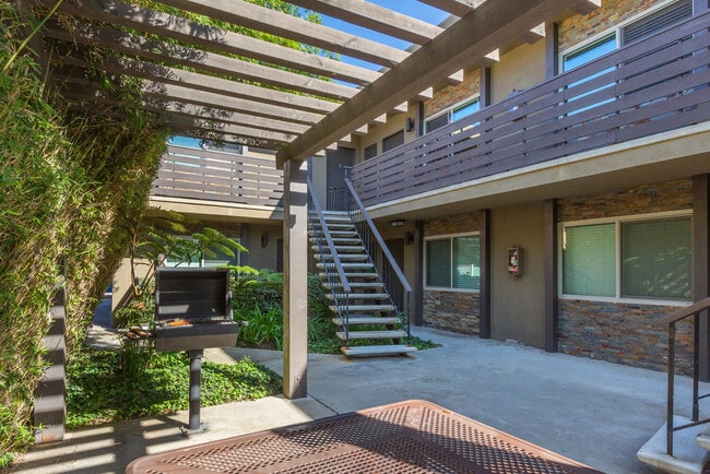 Elan Beachlofts in Pacific Beach, CA - Foto de edificio - Building Photo