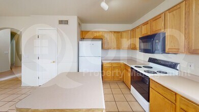 8305 N Solitude Way in Tucson, AZ - Building Photo - Building Photo