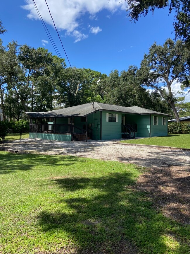 5414 Lake Le Clare Rd in Lutz, FL - Building Photo - Building Photo