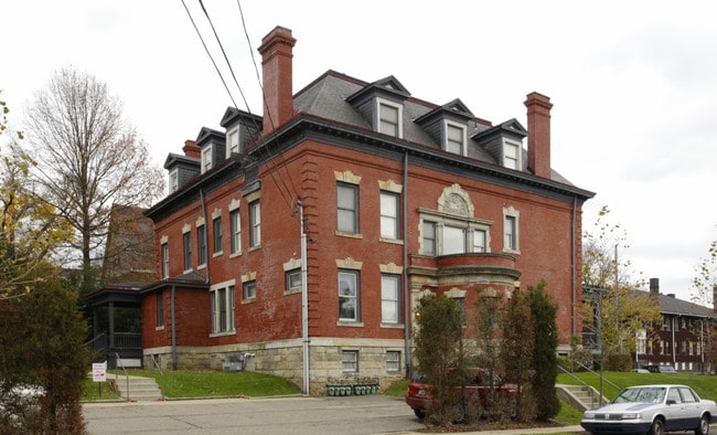 Stanton Avenue in Pittsburgh, PA - Foto de edificio - Building Photo