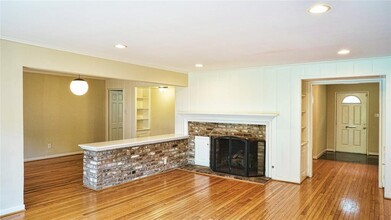 2047 McClendon St in Houston, TX - Building Photo - Building Photo