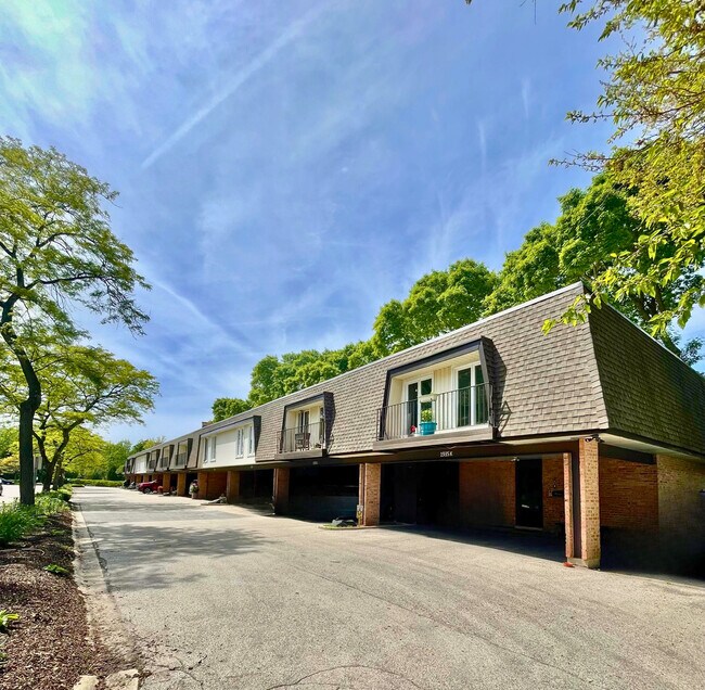 1935 Tanglewood Dr in Glenview, IL - Building Photo - Building Photo