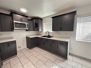 2419 S Raymond Pl in Ontario, CA - Building Photo - Building Photo