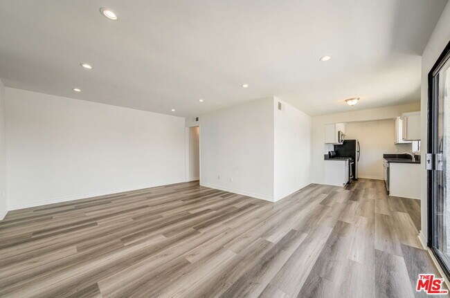 7453 Haskell Ave in Los Angeles, CA - Building Photo - Building Photo