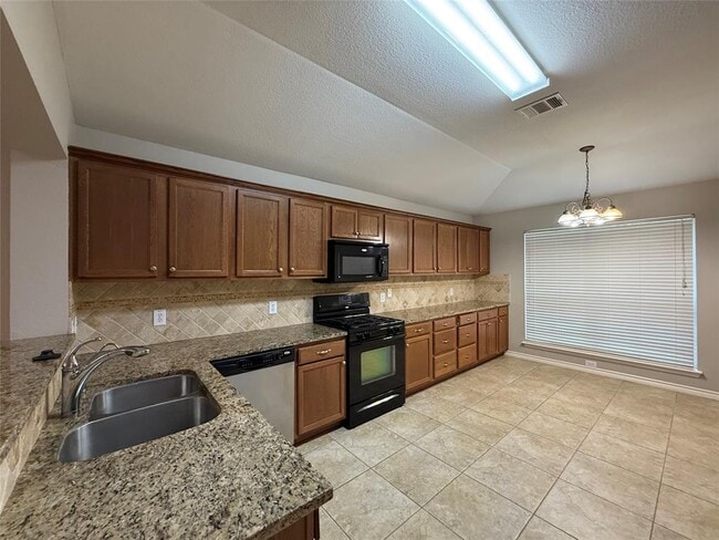 property at 905 Remington Dr