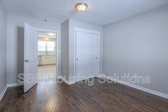 312 N Ash Ave in Independence, MO - Building Photo - Building Photo