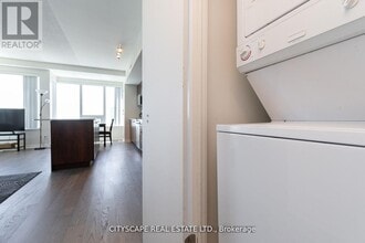 59-2459 E Liberty St in Toronto, ON - Building Photo - Building Photo