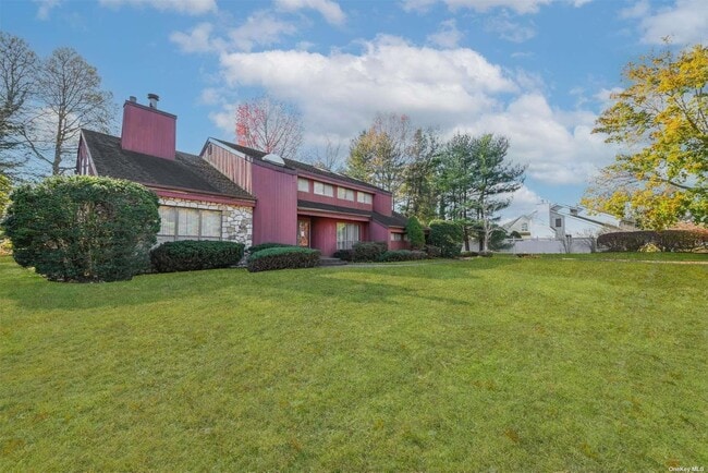 8 Mondavi Ln in East Setauket, NY - Building Photo - Building Photo