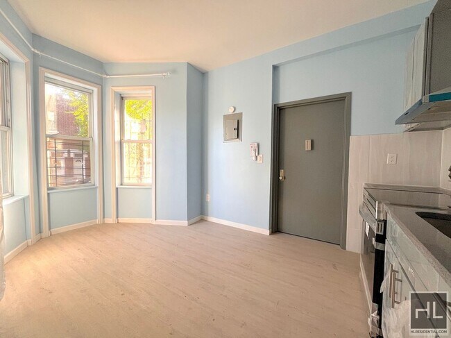 14-29 26th Ave-Unit -1B in Queens, NY - Building Photo - Building Photo