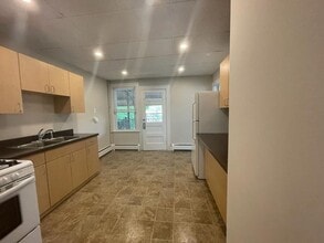 1287 Massachusetts Ave, Unit 1 in Arlington, MA - Foto de edificio - Building Photo