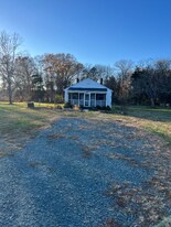 268 E Green Springs Rd in Gordonsville, VA - Building Photo