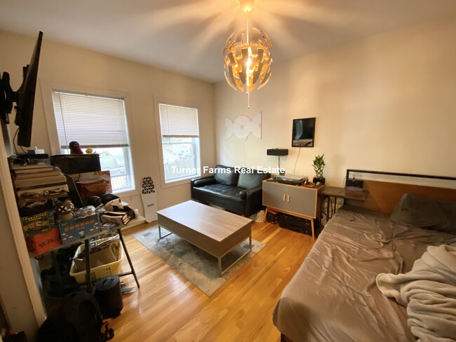 128 Hillside St, Unit 2 in Boston, MA - Foto de edificio - Building Photo
