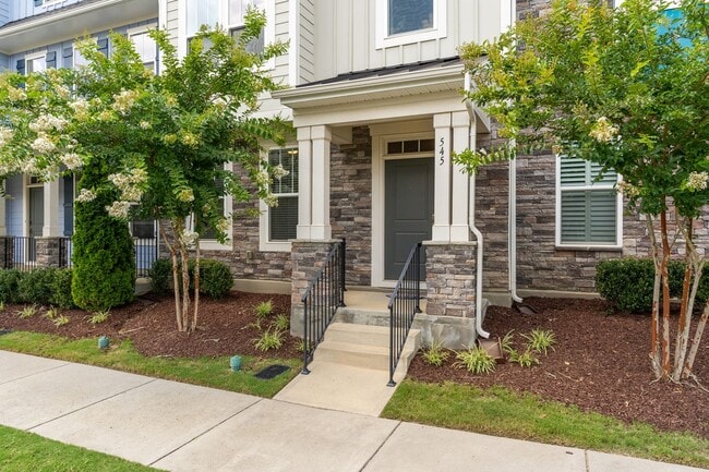 545 Grand Central Sta in Apex, NC - Building Photo - Building Photo