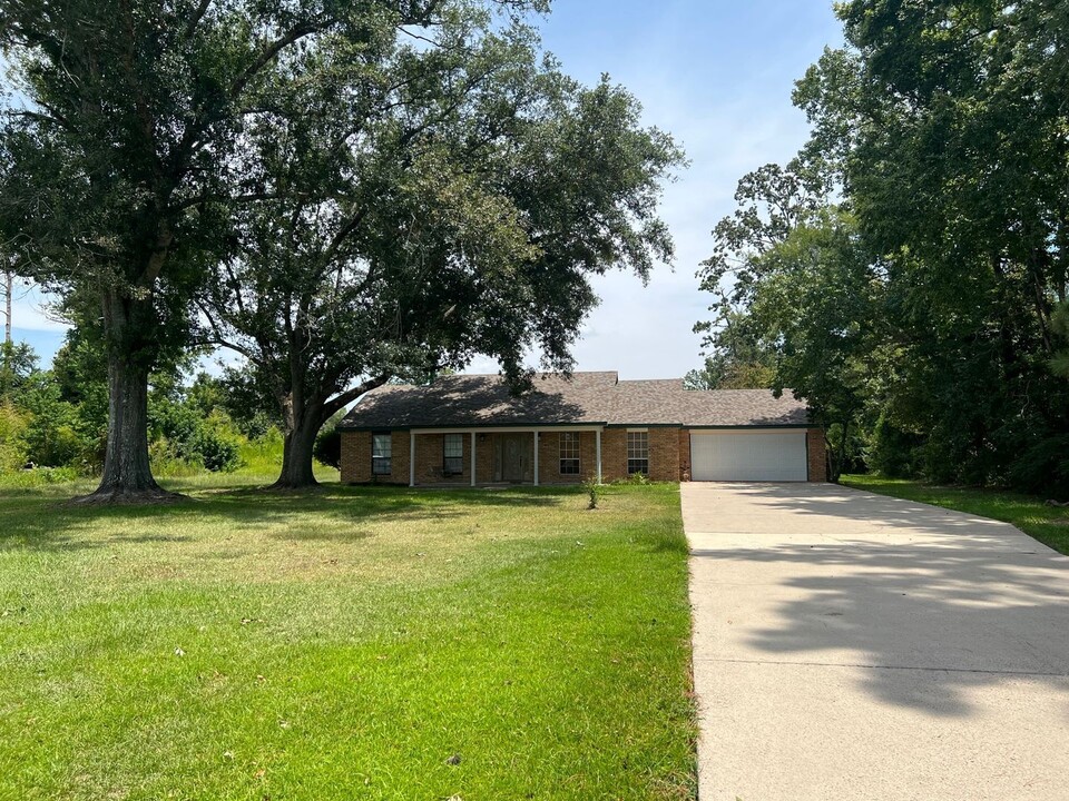 412 Old Hwy 171 in Moss Bluff, LA - Foto de edificio