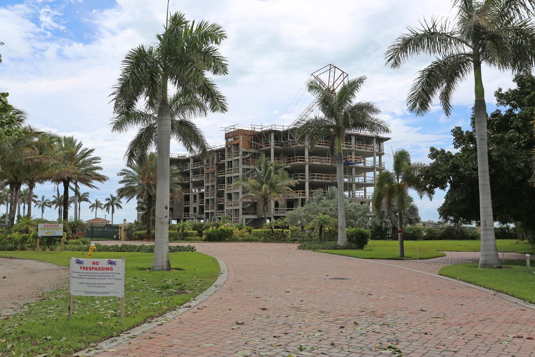 Sunset Pointe at Collany Key in Tierra Verde, FL - Building Photo