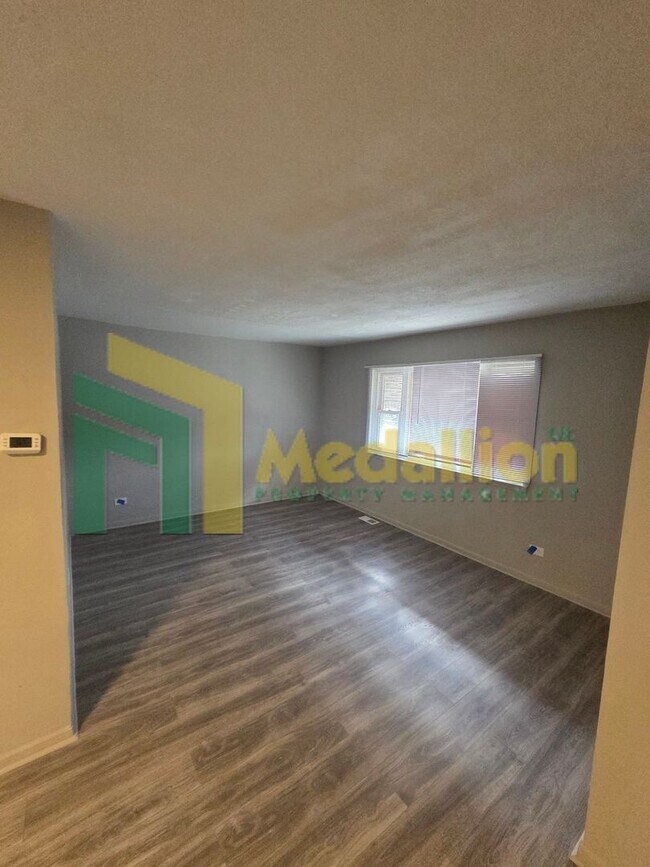 10635 S Cottage Grove Ave in Chicago, IL - Building Photo - Building Photo