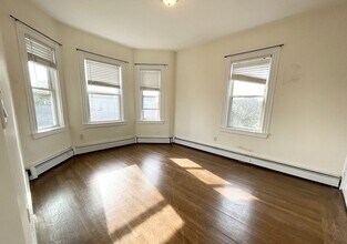 106 Buttonwood St, Unit 3 in Boston, MA - Building Photo - Building Photo