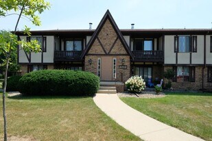 2010 Tracy Dr in Bloomington, IL - Building Photo