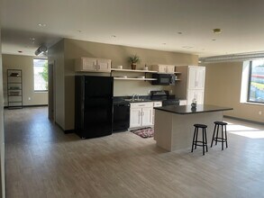 302 Court St, Unit 204 in Watertown, NY - Foto de edificio - Building Photo