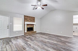 636 Green Mountain Rd in Burleson, TX - Building Photo - Building Photo