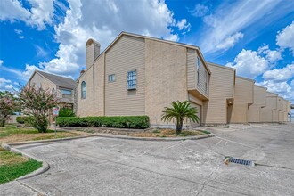 6750 Sands Point Dr in Houston, TX - Building Photo - Building Photo